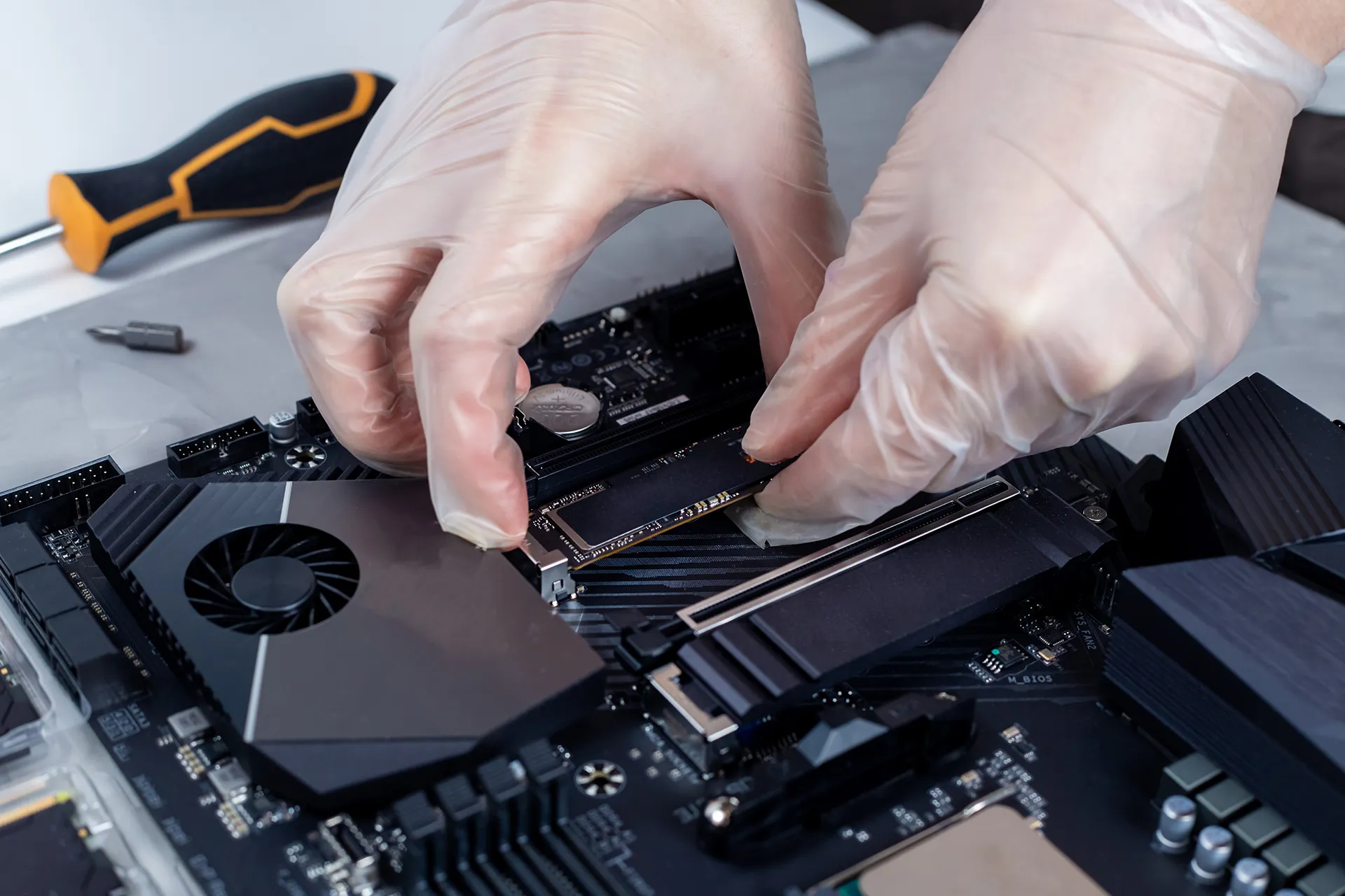 لماذا لا تزال الأقراص الصلبة التقليدية صامدة رغم تطور تقنيات التخزين؟