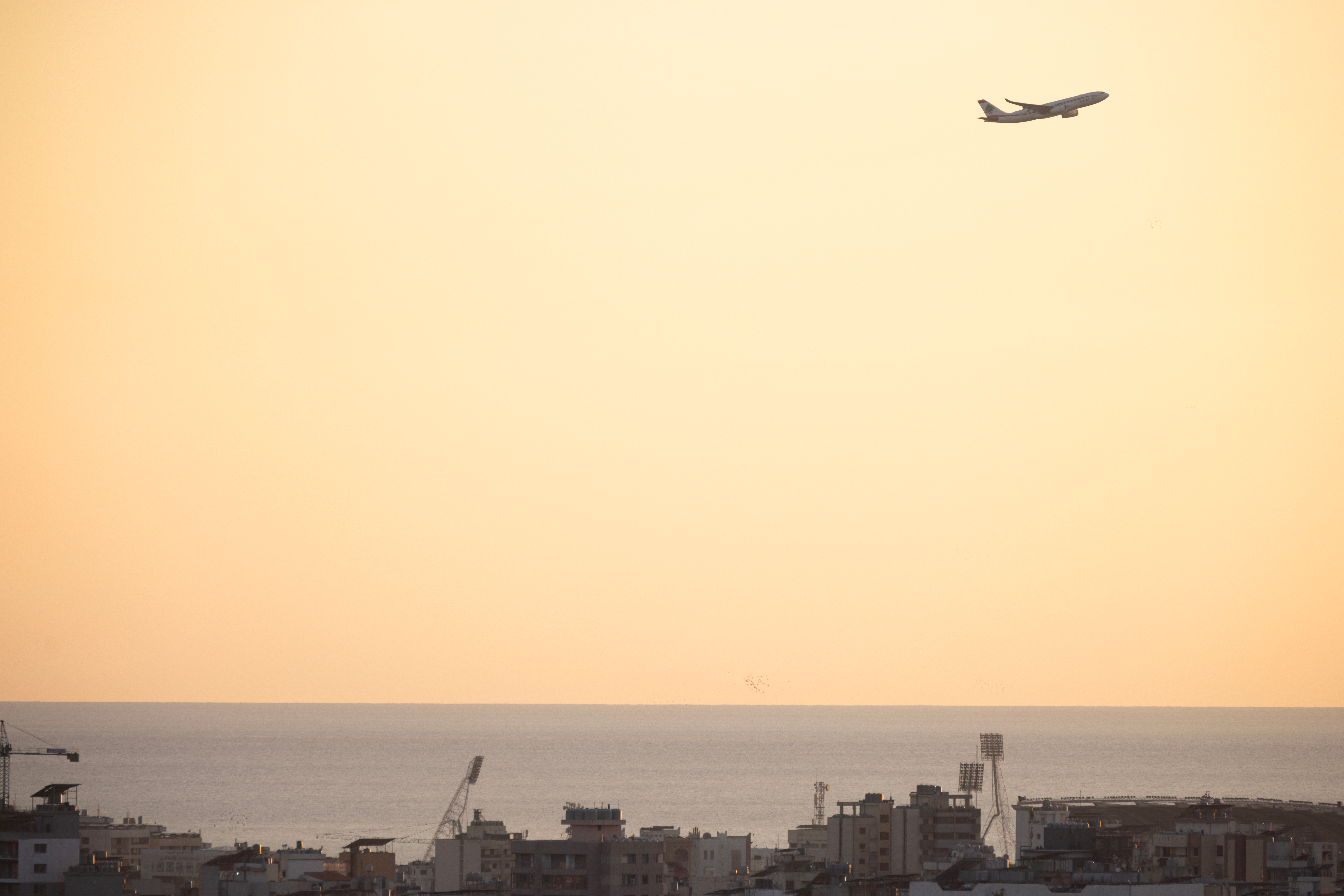 تحويل مسارات الطيران: هل تصبح أفغانستان ممر العبور الجوي الجديد؟