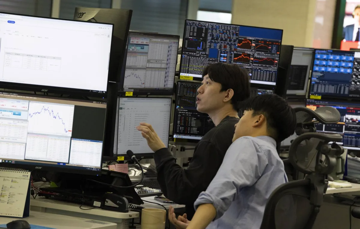 النفط يقفز فوق 100 دولار واضطرابات تهز الأسواق الآسيوية