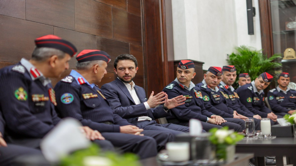 ولي العهد يؤكد أهمية تطوير الدفاع المدني لخدمة المواطنين