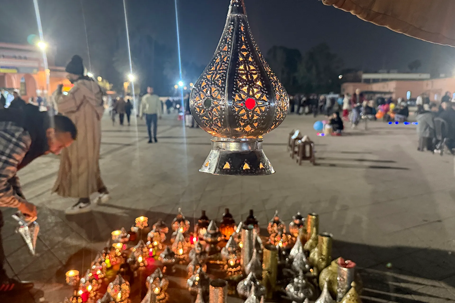 في مراكش: حكاية فوانيس رمضان تضيء دروب المدينة القديمة