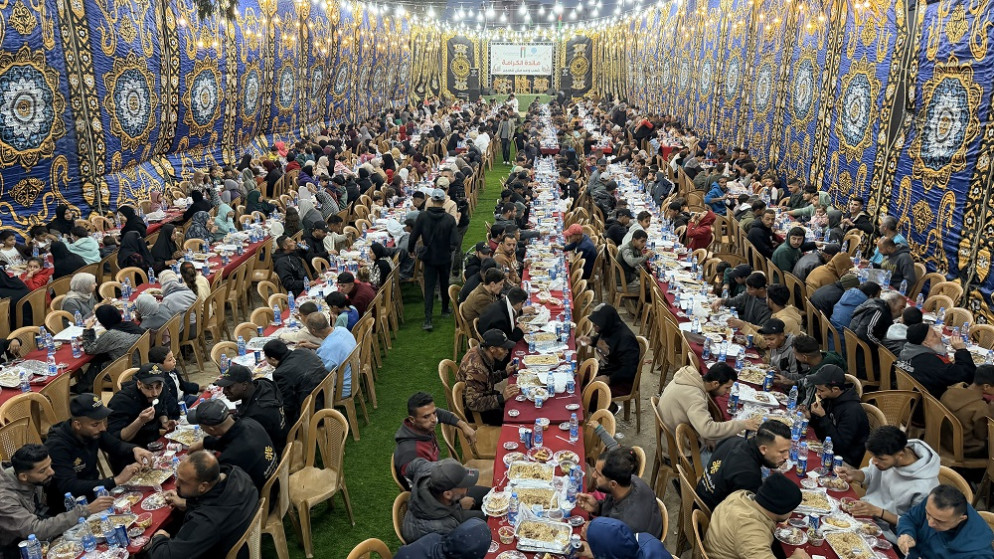 الخيرية الهاشمية تنظم إفطارا جماعيا ضخما للنازحين جنوب غزة