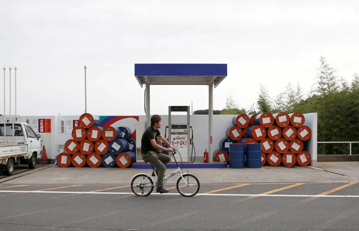 طوكيو تتحرك: اليابان تفتح خزائنها النفطية لمواجهة تقلبات السوق