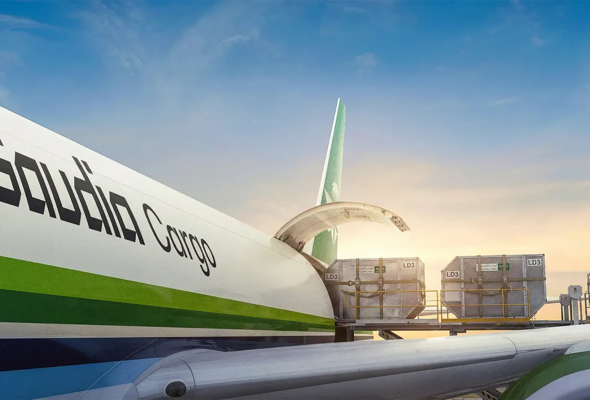 السعودية تطلق مسارات لوجستية بحرية جوية جديدة لتعزيز حركة الشحن