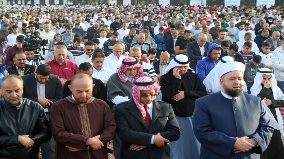 الافتاء: الجمعة فريضة حتى مع توافقها مع العيد