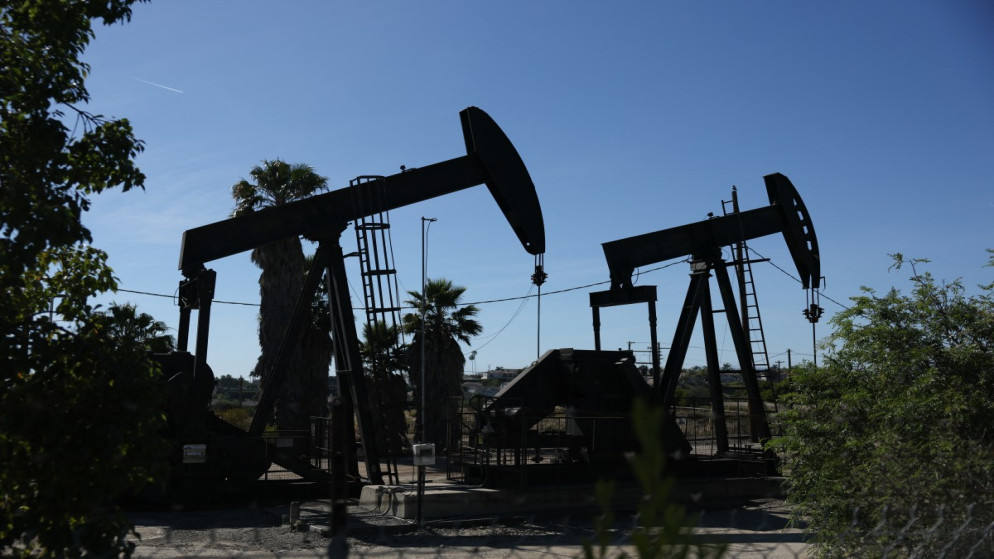 صعود النفط يلامس عنان السماء بعد استهداف حقل غاز ايراني