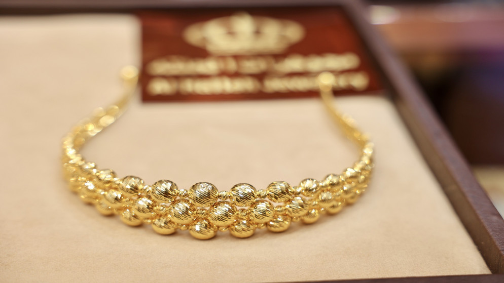 تراجع مفاجئ في اسعار الذهب محليا وتوقعات بانخفاضات اضافية