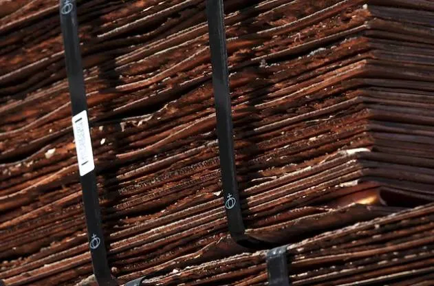 تراجع النحاس يثير قلق الاسواق مع صعود النفط والدولار