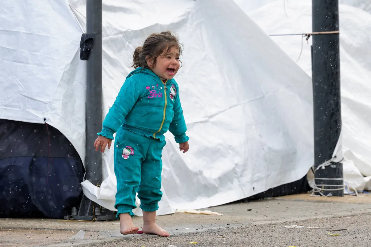 عيد الفطر في لبنان محنة النزوح والحرب تخيمان على الفرحة