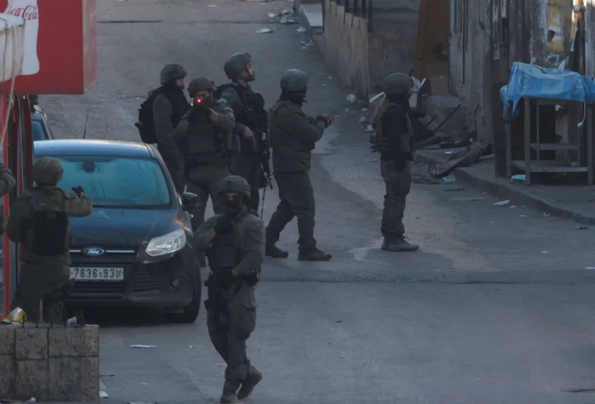 توتر في الخليل: إصابة شاب فلسطيني برصاص الاحتلال واعتقالات في الضفة