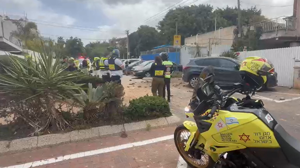 تل ابيب تحت الصدمة شظايا صاروخ ايراني تتسبب باضرار