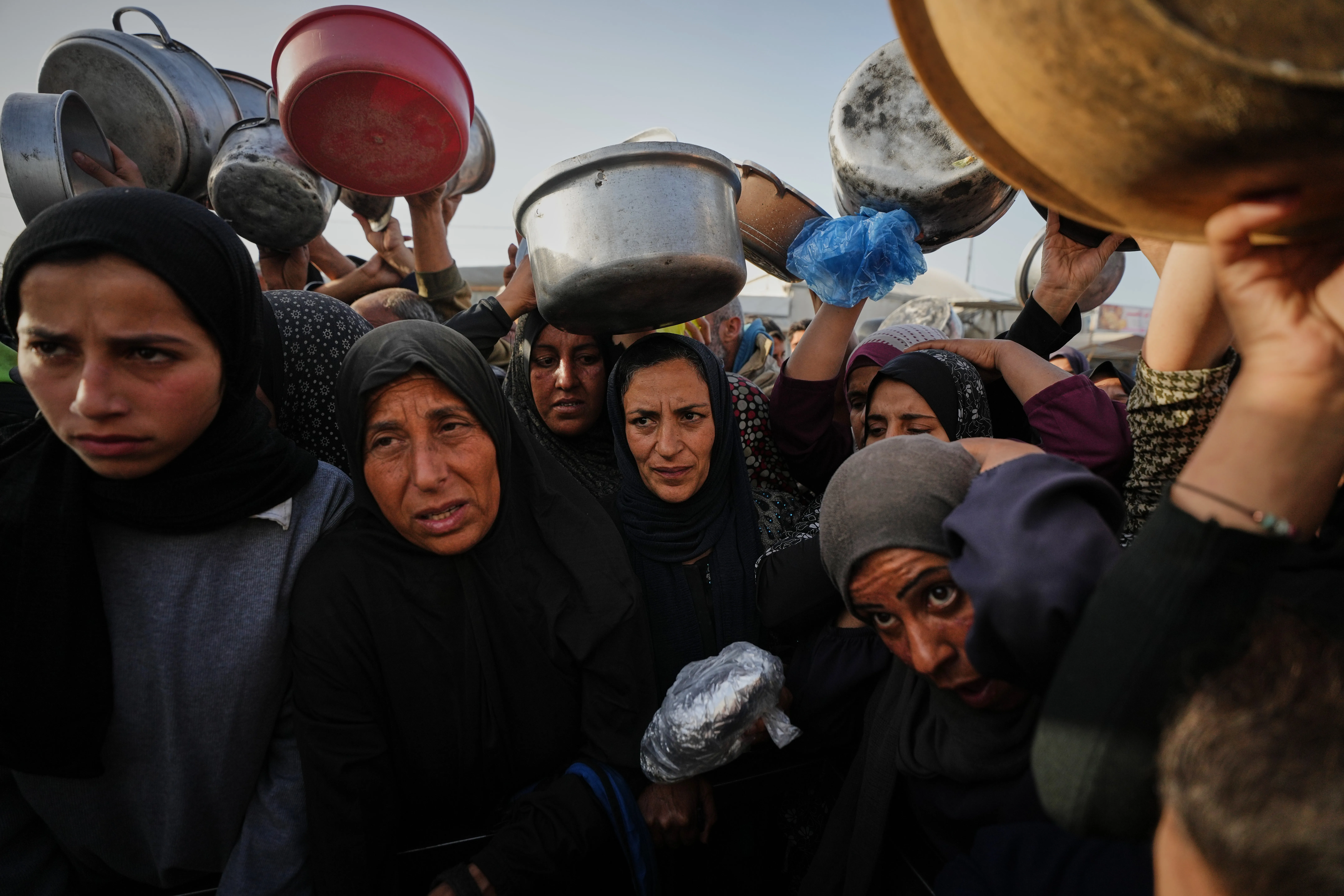 تحذيرات من كارثة انسانية متفاقمة في غزة مع استمرار القيود