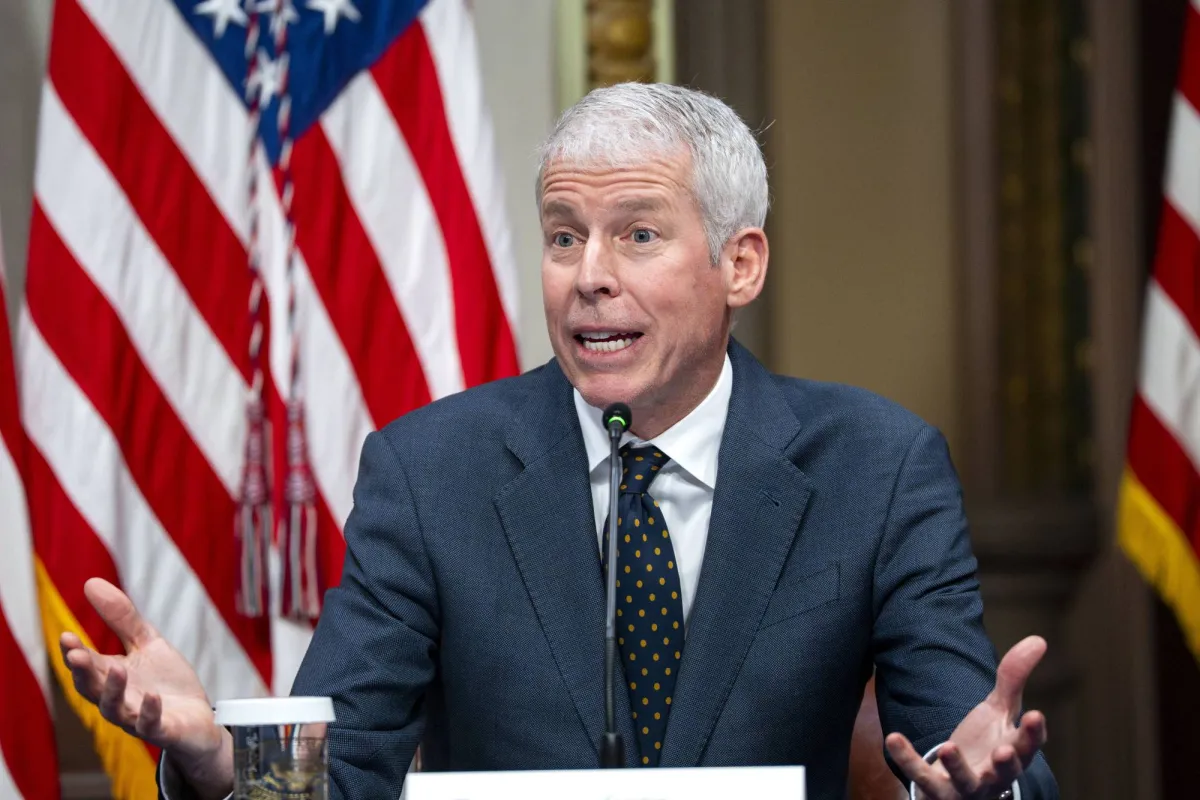 وزير الطاقة الامريكي يكشف عن تدفق النفط الايراني للاسواق قريبا