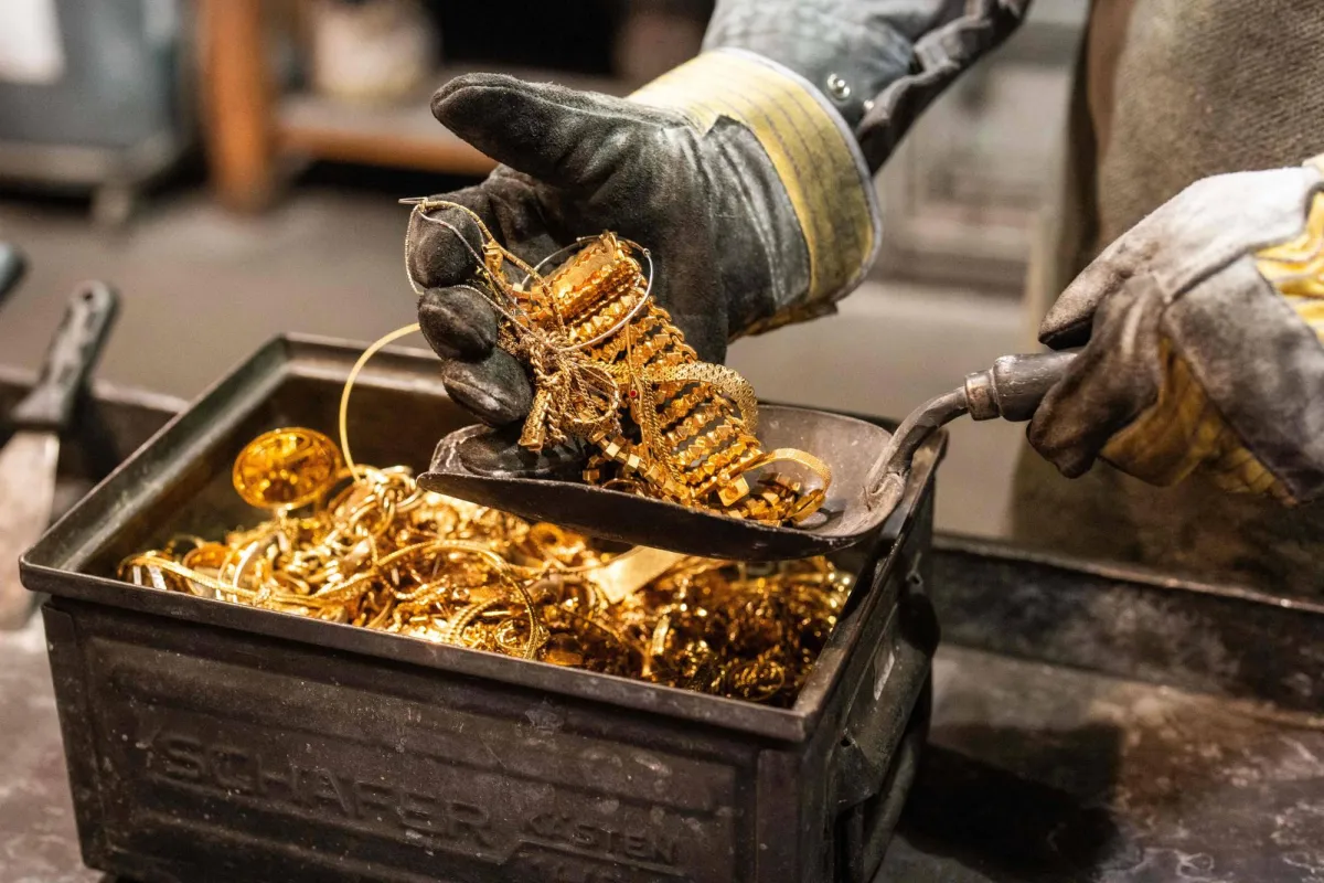 لماذا يتخلى المستثمرون عن الذهب وسط الأزمات العالمية؟