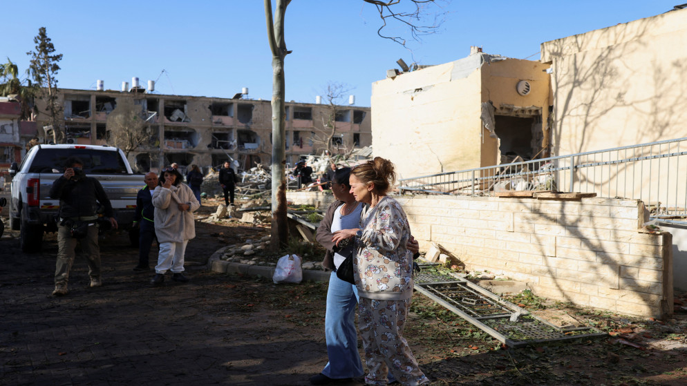 قتيل بحريق مركبتين قرب الجليل وغارات متبادلة تزيد التوتر