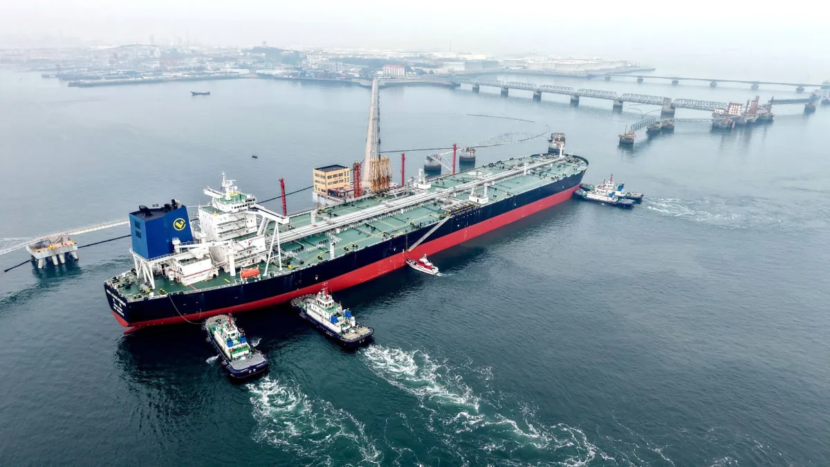 شركات النفط الصينية تعاود شراء الخام الروسي وسط تقلبات الأسعار