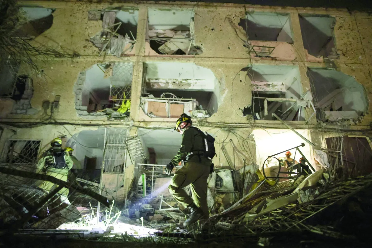 هزة في اسرائيل بعد صواريخ ايران تطال ديمونة وعراد