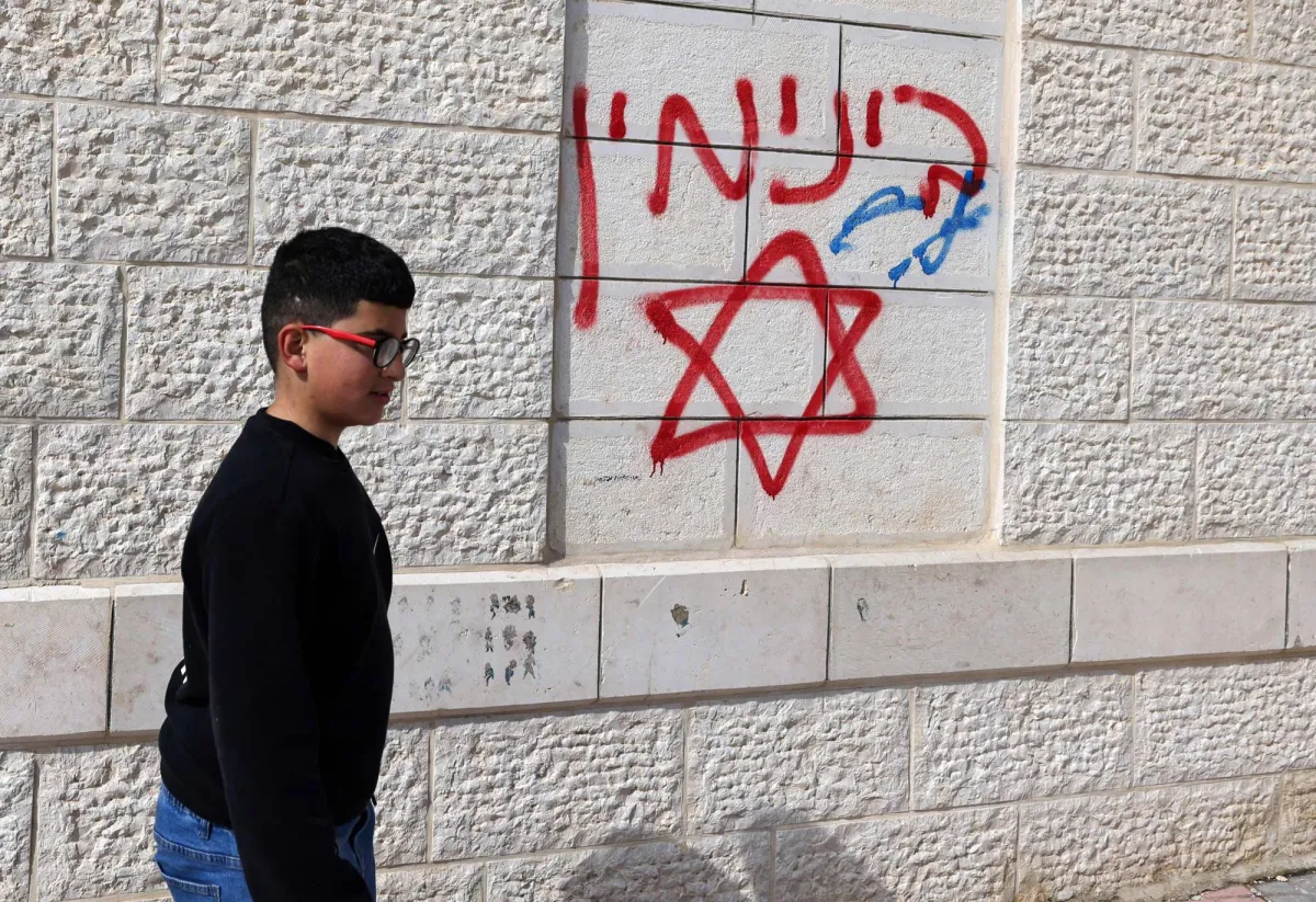 تصاعد التوتر في الضفة: هجمات المستوطنين تستهدف قرى وبلدات فلسطينية