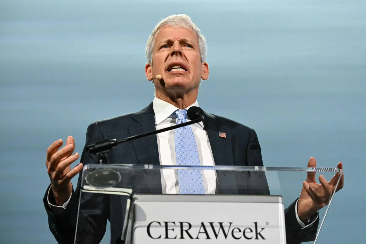 وزير الطاقة الامريكي يصف تقلبات سوق النفط بالعارضة