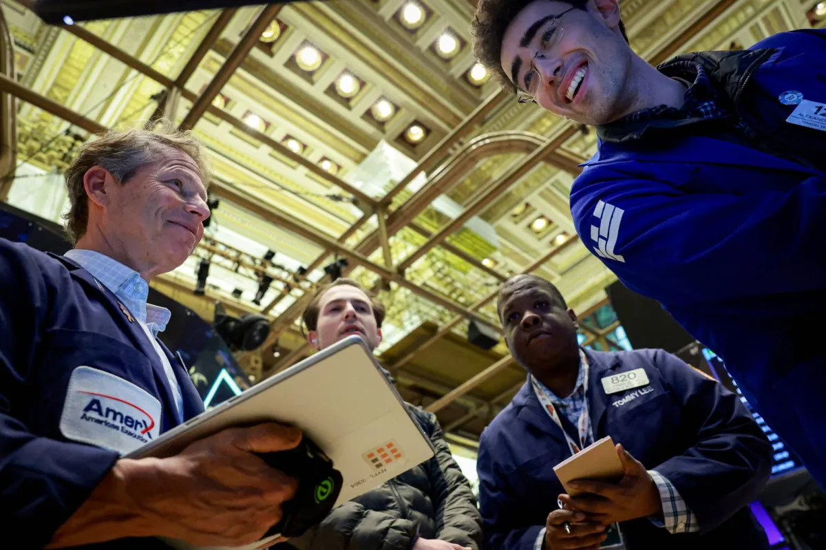 قيود جديدة تفرضها ابولو العالمية على سحوبات المستثمرين