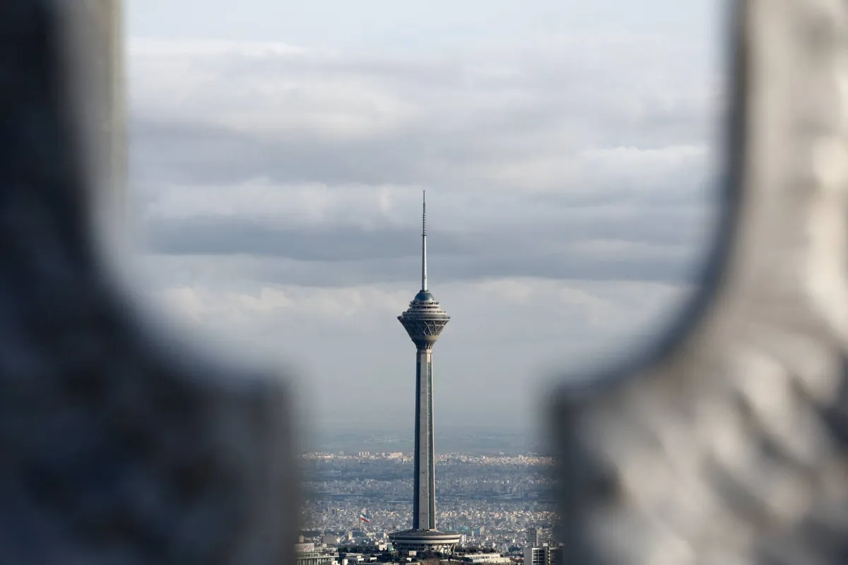 ايران تلوح بباب المندب وتحذر من استهداف جزرها