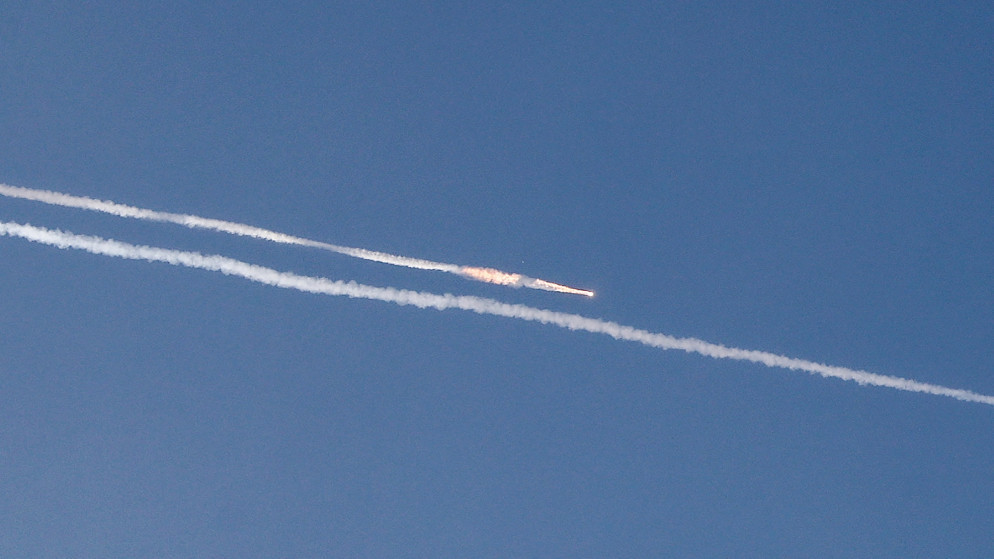 الدفاعات الجوية تتصدى لصواريخ في سماء إسرائيل