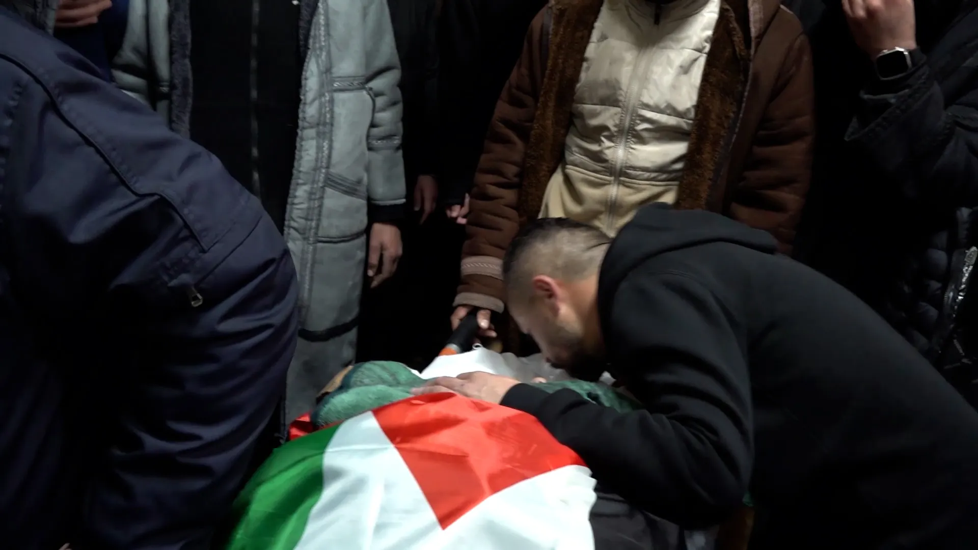 مأساة البحث عن عمل: شاب فلسطيني يلقى حتفه برصاص الاحتلال جنوبي الضفة