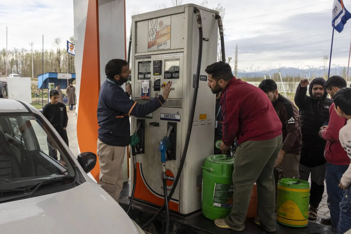 الهند تتخذ اجراءات جديدة بشأن أسعار الوقود والضرائب