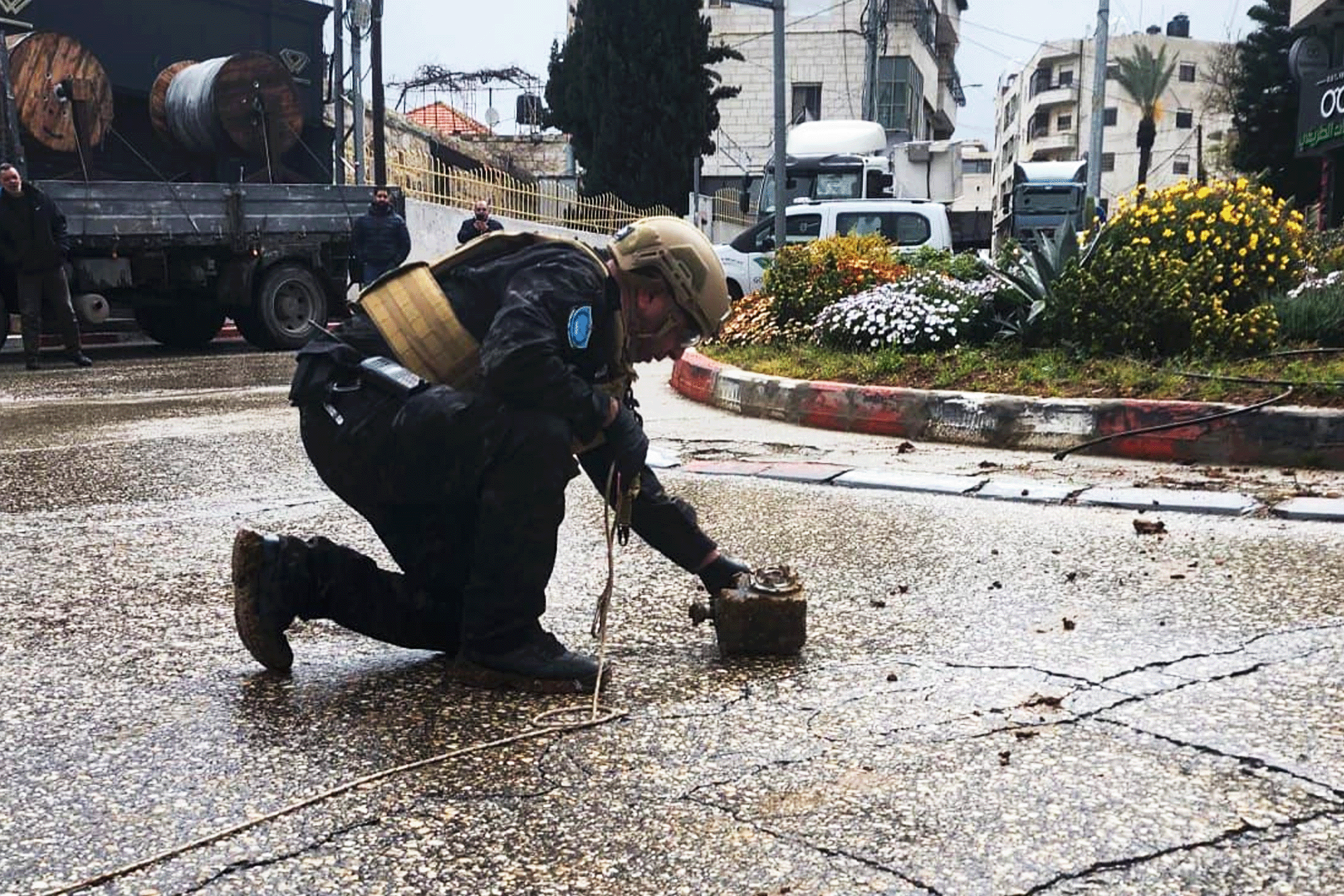 الضفة الغربية تحت المجهر: استنفار فلسطيني بعد سقوط شظايا صواريخ