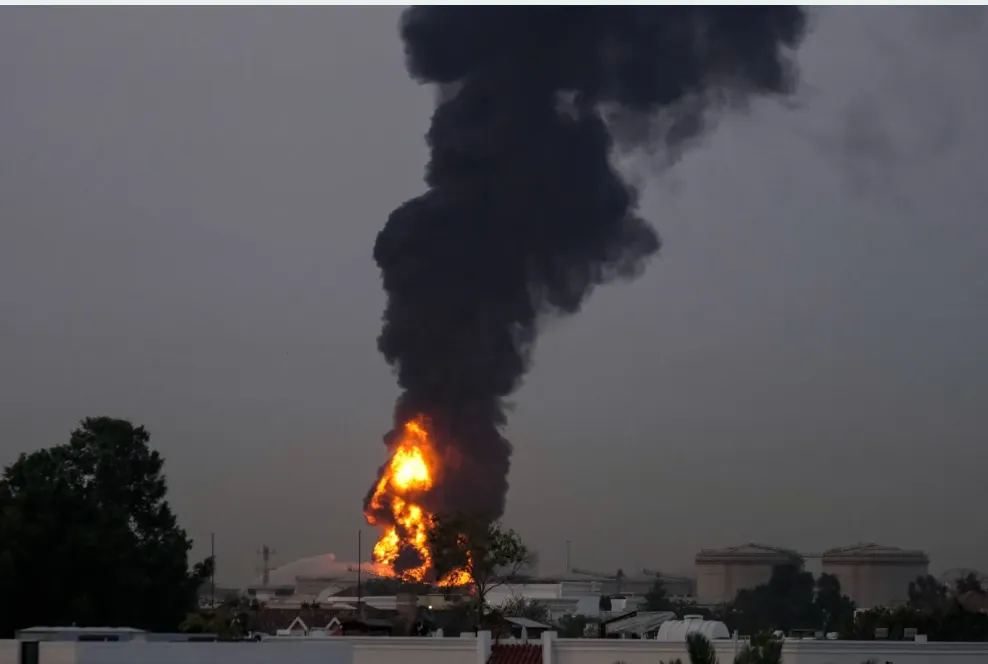 الامارات تتصدى لهجمات بصواريخ ومسيرات واصابة اشخاص