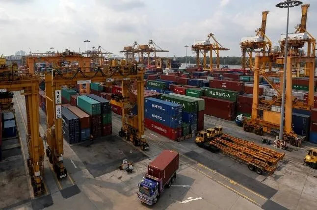 صادرات تايلاند تتحدى التوقعات بنمو ملحوظ في شباط