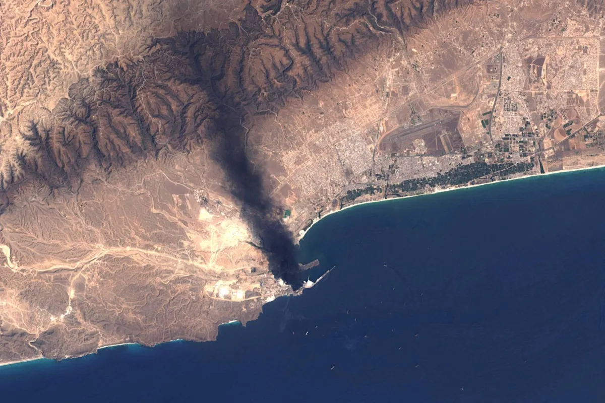 اصابة عامل واضرار محدودة في هجوم بمسيرتين على ميناء صلالة