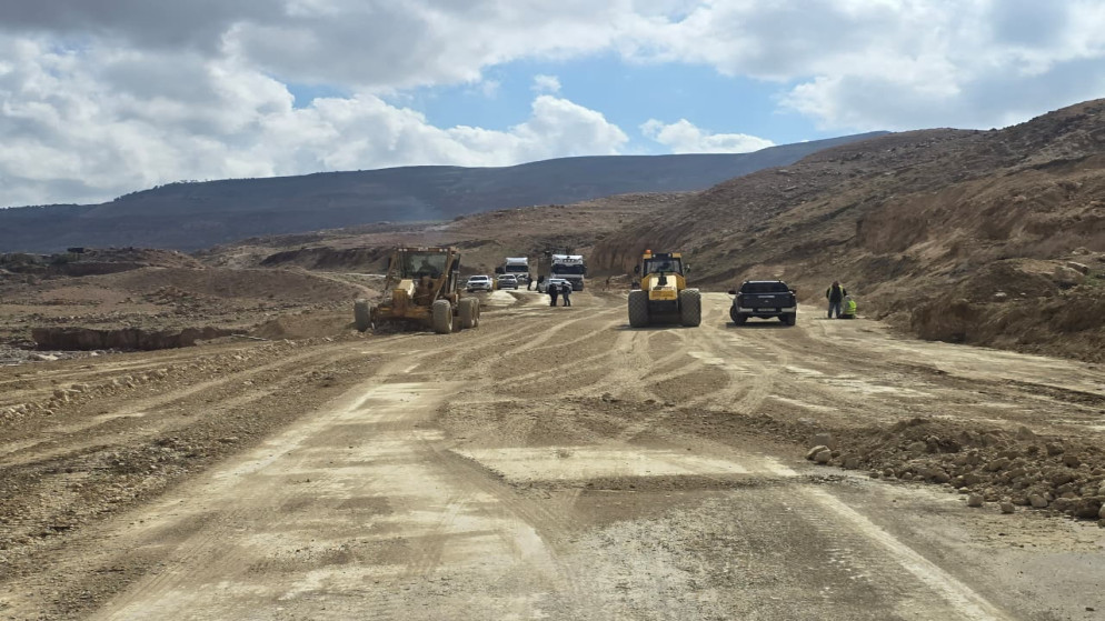 إعادة فتح الطريق الملوكي بين الطفيلة والكرك بعد السيول