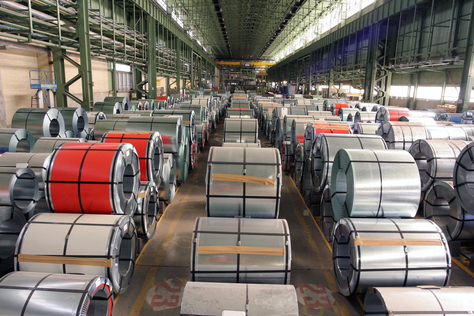 صناعة الفولاذ في ايران بين مطرقة العقوبات وسندان الطاقة