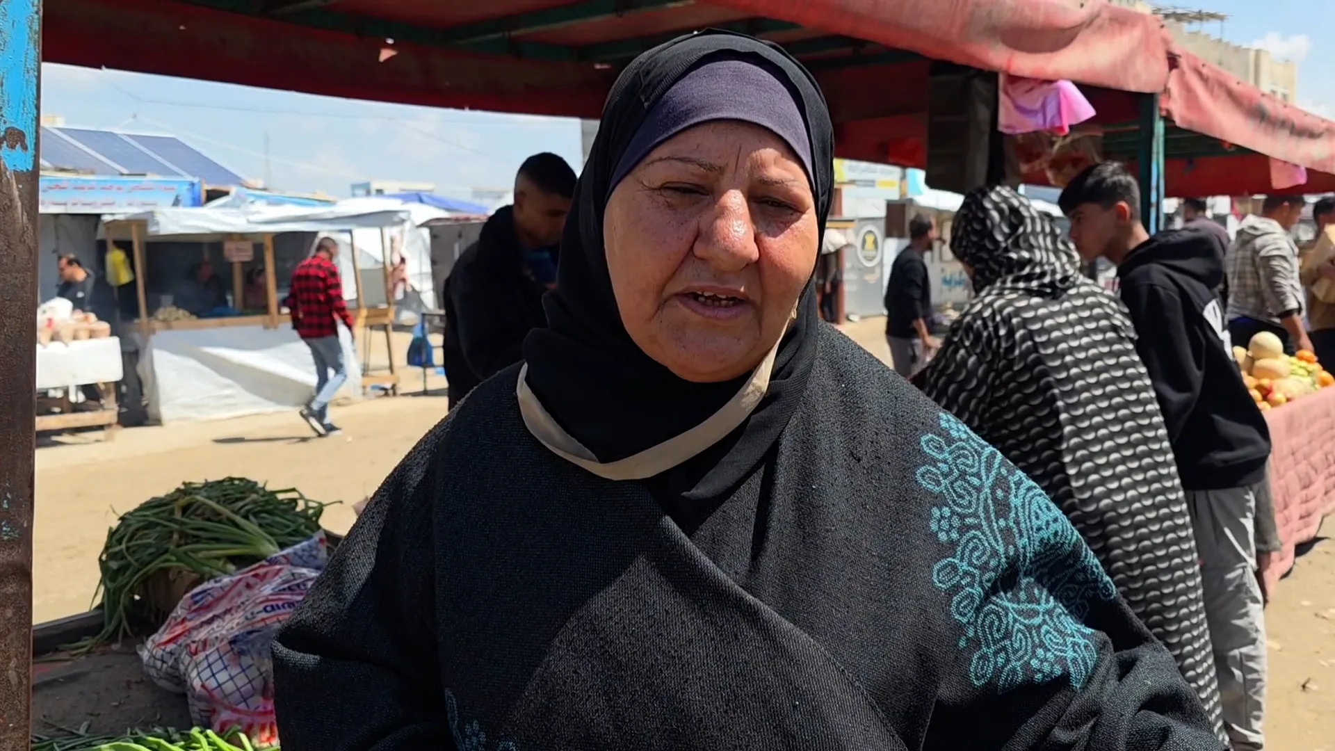 غزة تحت وطأة الحصار: شبح المجاعة يخيم مع تراجع المساعدات وارتفاع الاسعار