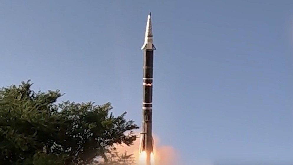 الحوثيون يطلقون صواريخ وطائرات مسيرة على اهداف حيوية جنوب اسرائيل