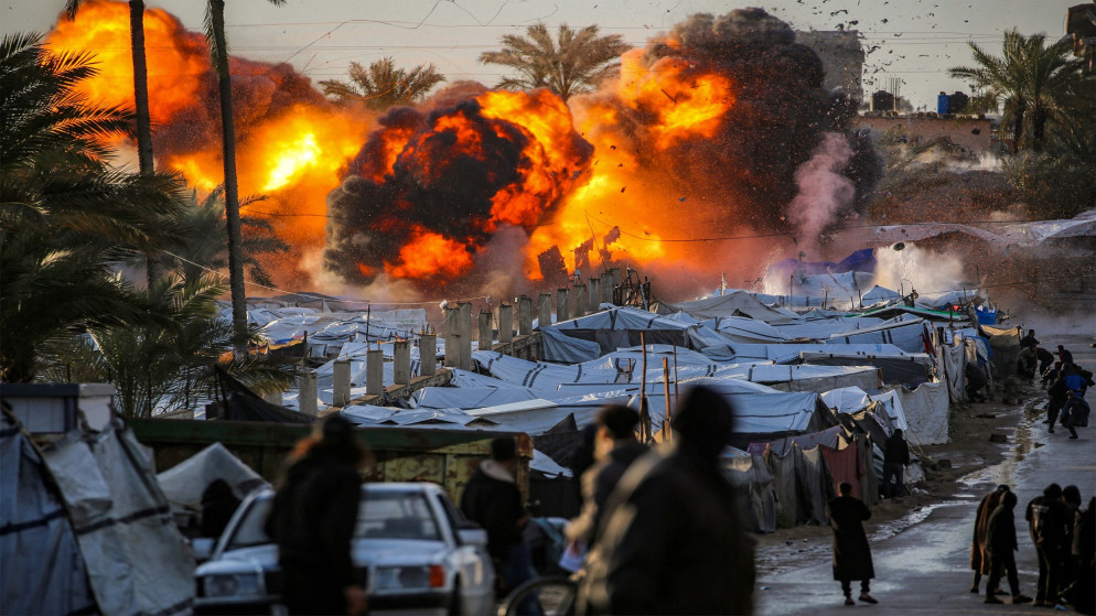 تصعيد في غزة: غارات اسرائيلية تستهدف نقاط تفتيش وتوقع شهداء