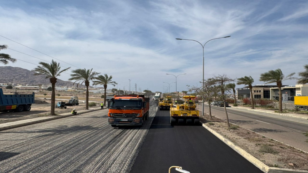 صيانة شاملة لمدخل العقبة لتحسين السلامة المرورية