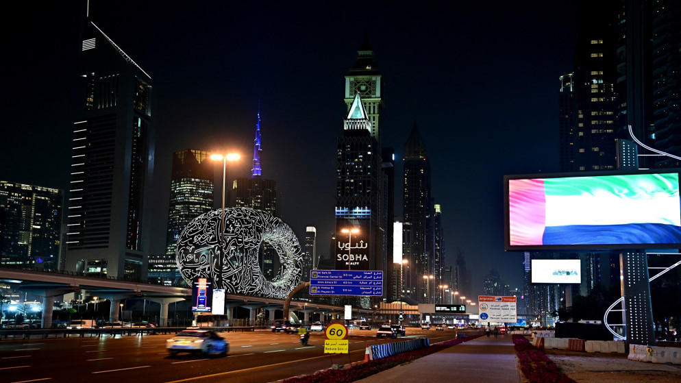 الجهات المختصة في دبي تتعامل مع حادث سقوط شظايا