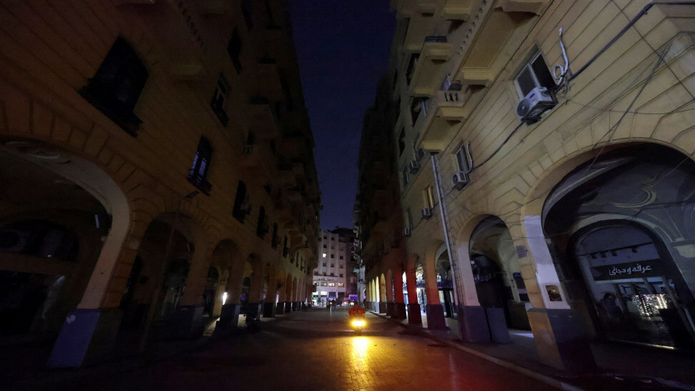 القاهرة تواجه تحديات اقتصادية جديدة بتقليل الانارة وتخفيض ساعات العمل