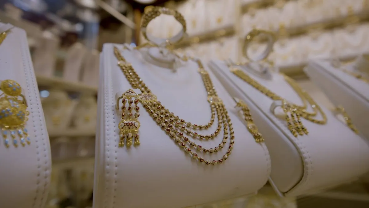 تقلبات الذهب: هل فقد المعدن بريقه كملاذ آمن في زمن الأزمات؟