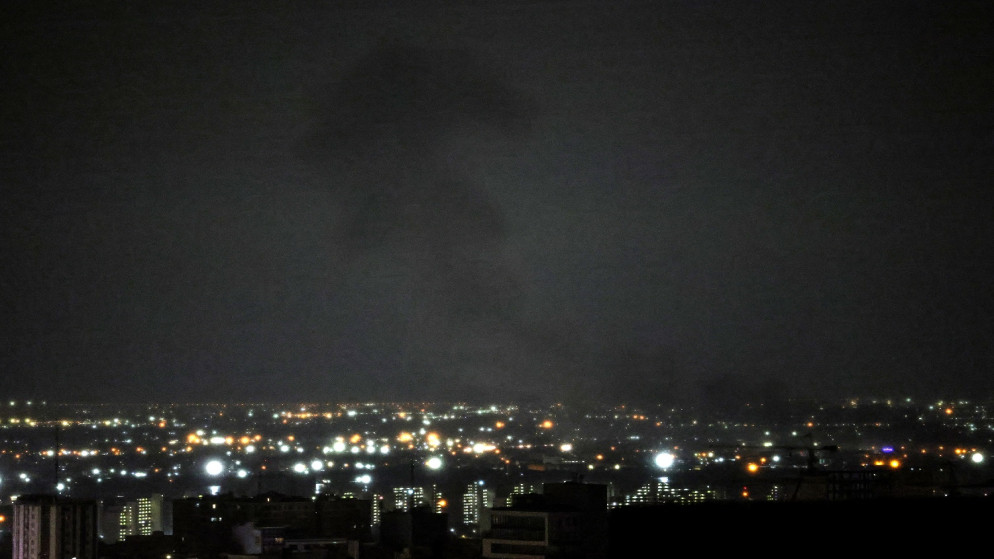 طهران تحت وطأة الانفجارات وانقطاع الكهرباء وإيران تطلق صواريخ نحو إسرائيل