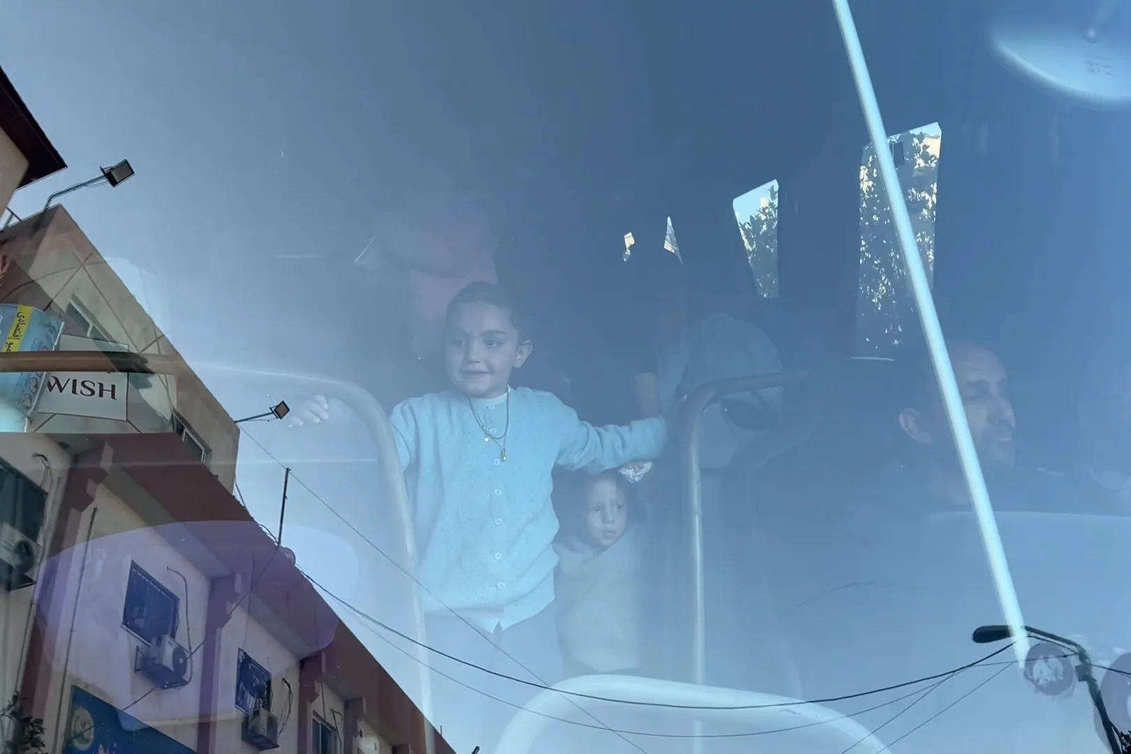 غزة تحتضن اطفال الخدج بعد فراق قسري: قصة لقاء يمحو مرارة الحرب