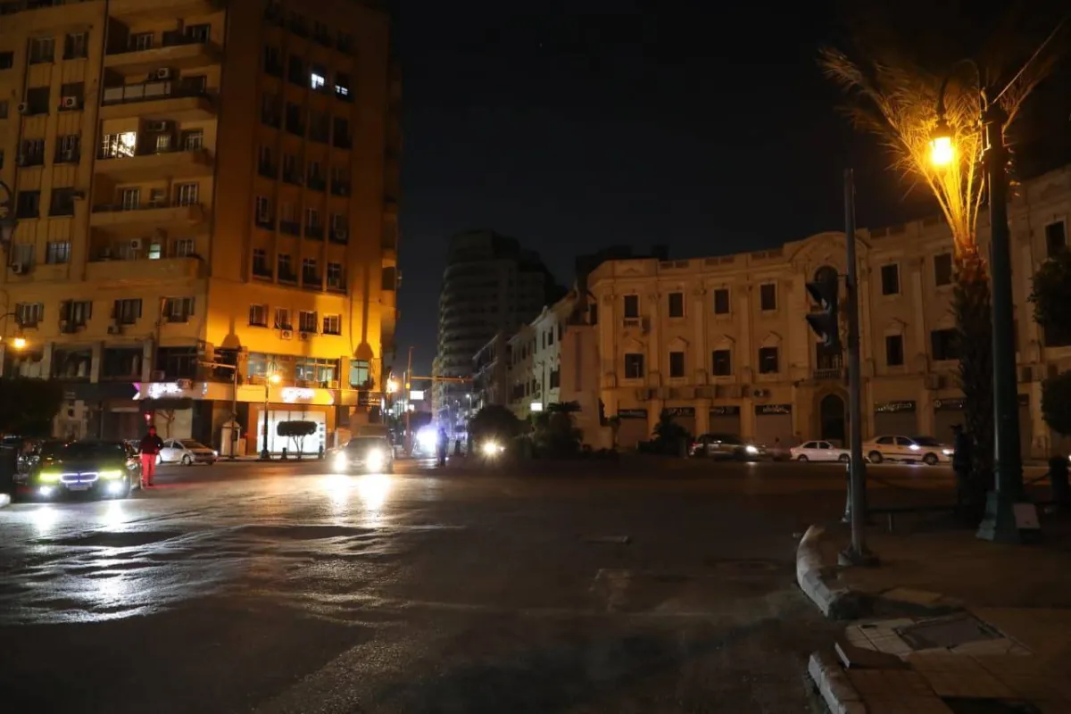 مصر تواجه تحديات الطاقة بقرار الإغلاق المبكر للمحال.. هل ينجح؟