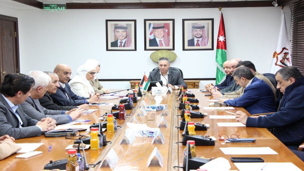 وزير الصناعة يطمئن الاردنيين: مخزون الزيوت النباتية يكفي حاجة السوق