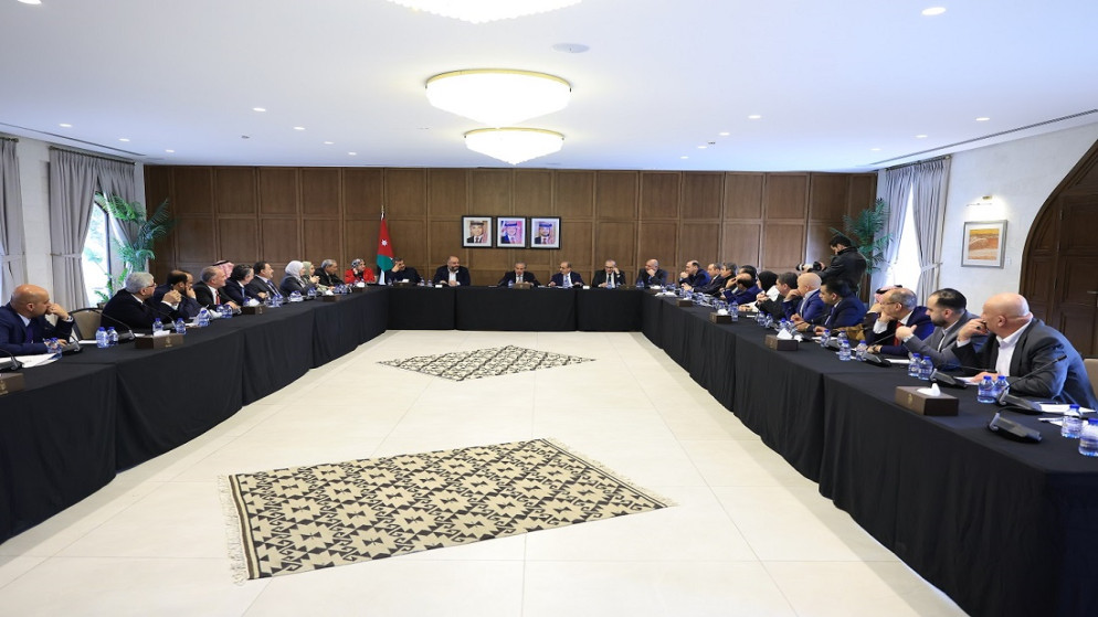 حسان يوضح رؤية الحكومة لتطوير الادارة المحلية