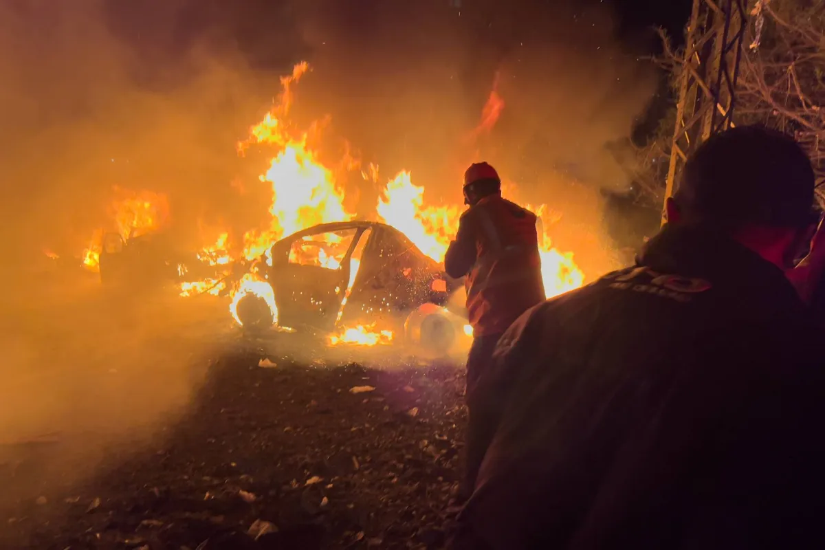 غارات بيروت تهز لبنان ومقتل قيادي في حزب الله يفاقم التوتر