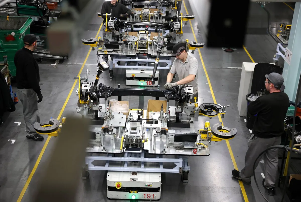 تأثيرات جيوسياسية: ارتفاع تكاليف المصانع البريطانية بسبب اضطرابات مضيق هرمز