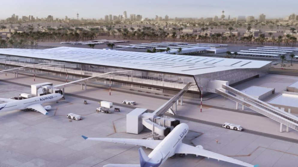 اندلاع حريق في مطار الكويت بعد هجوم بطائرات مسيرة