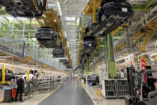 نمو التصنيع بمنطقة اليورو يواجه تحديات رغم تسجيل مستويات مرتفعة